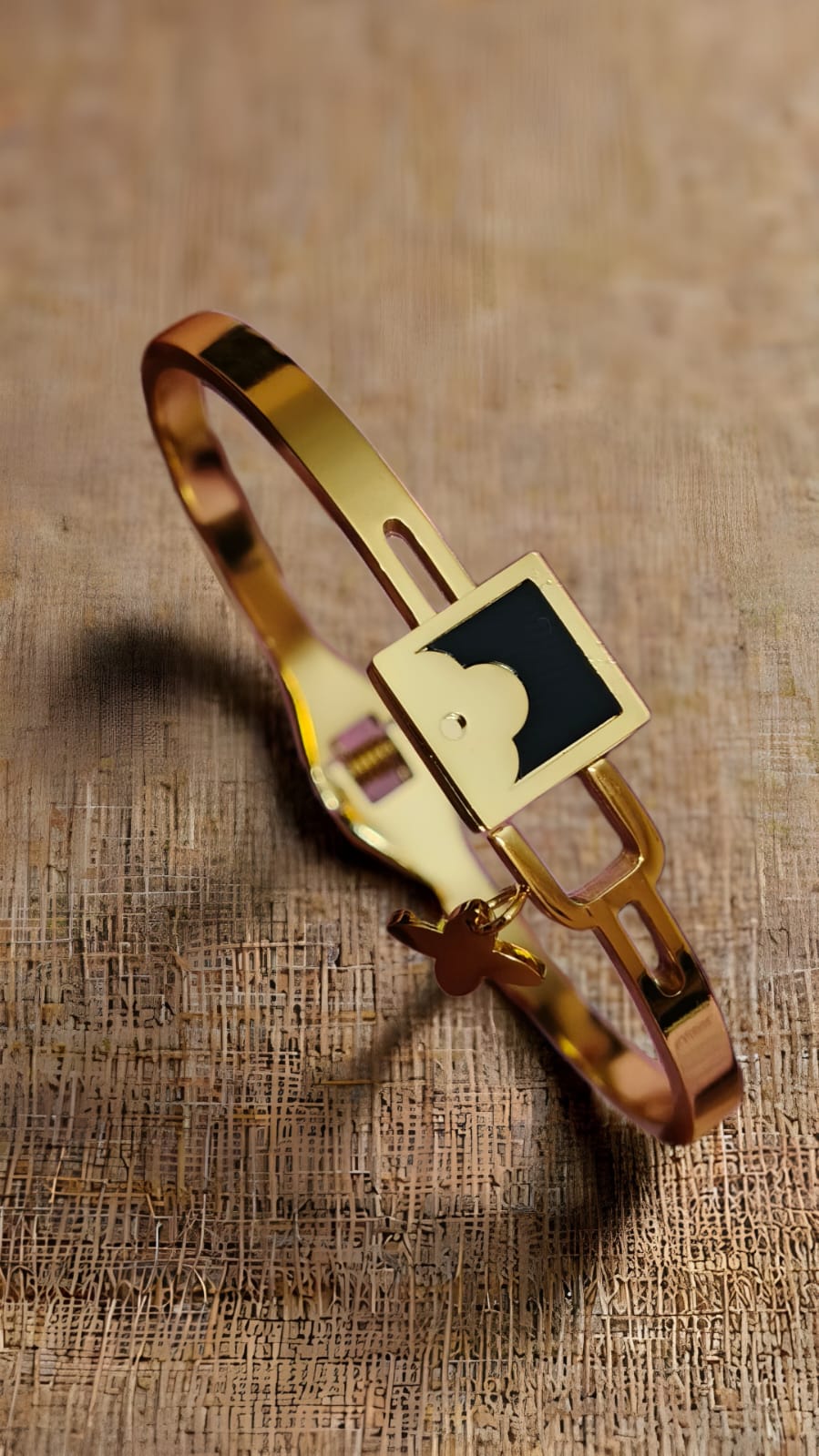 Anti tarnish bracelet