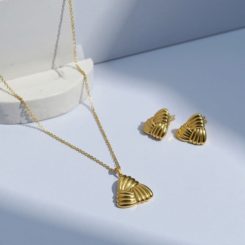 Anti tarnish necklace with earrings